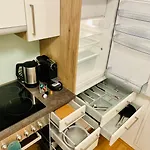 Apstay Center I Parking I Self Check-in I Breakfast Box グラーツ