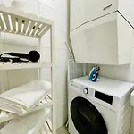 Apstay Center I Parking I Self Check-in I Breakfast Box