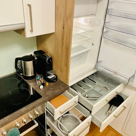 Apstay Center I Parking I Self Check-in I Breakfast Box Graz