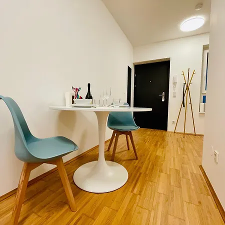 Apstay Center I Parking Option I Self Check-in Graz