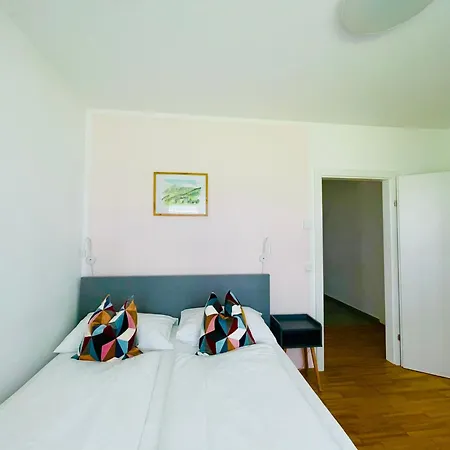 Apstay Center I Parking I Self Check-in I Breakfast Box Graz