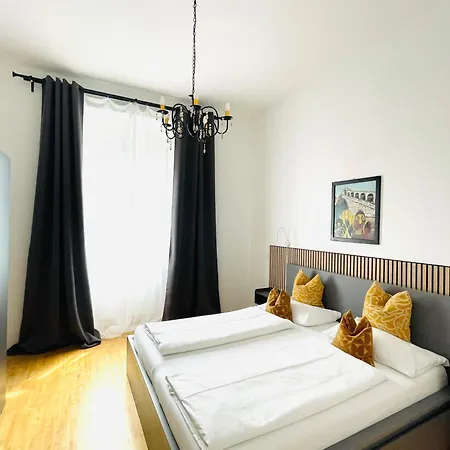 Apstay Center I Parking I Self Check-in I Breakfast Box Apartamento Graz
