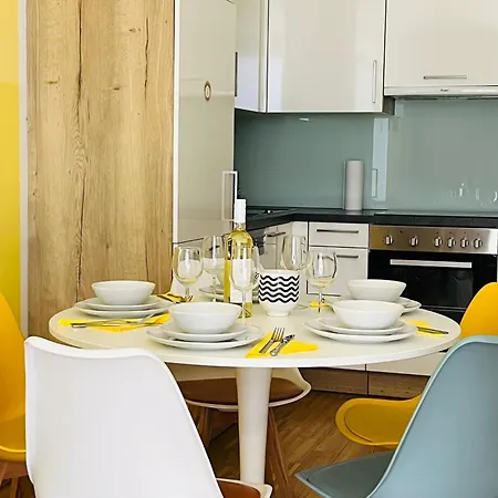 Apstay Center I Parking I Self Check-in I Breakfast Box Apartamento Graz